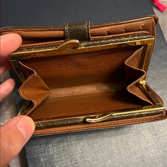 Louis Vuitton Brown and Gold Monogram Wallet EUC for the age vintage wallet - Picture 12 of 16